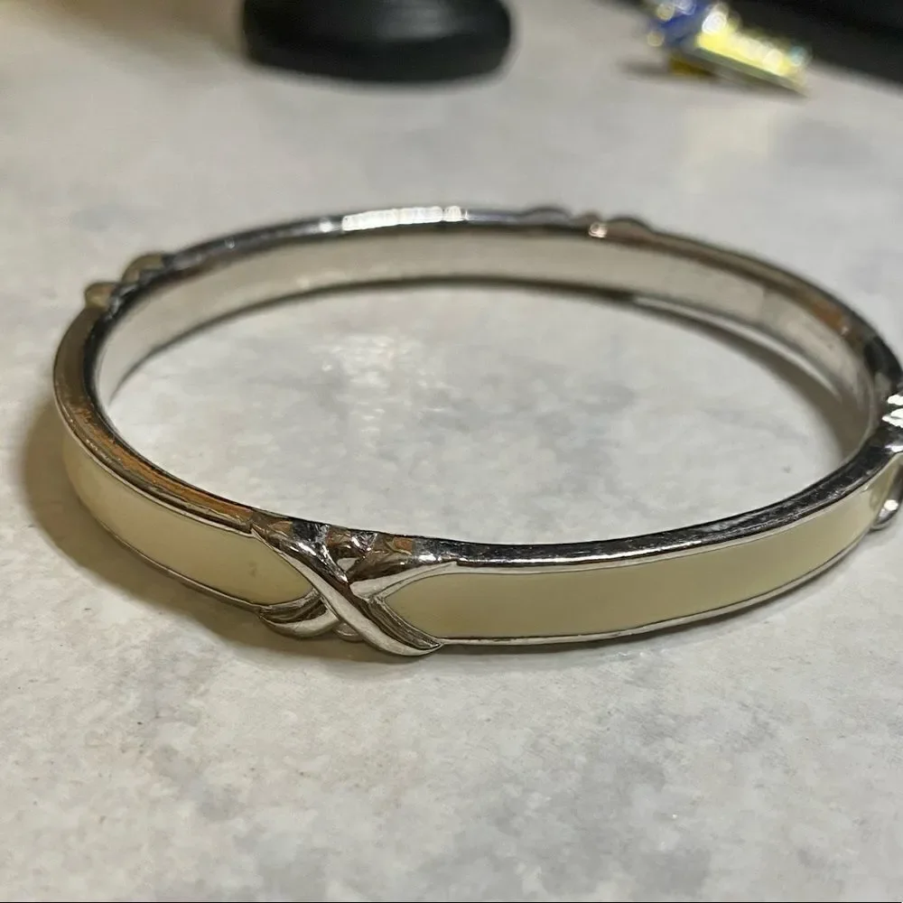 VINTAGE Trifari bangle bracelet